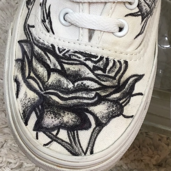 Vans custom black rose design sneakers 7.5 - Picture 4 of 12